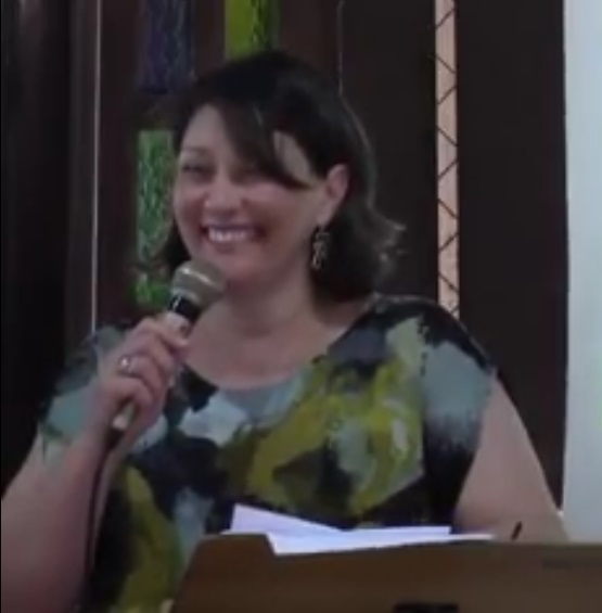 [Fica a Dica] “Como a mulher pode servir na igreja” por Simone Quaresma